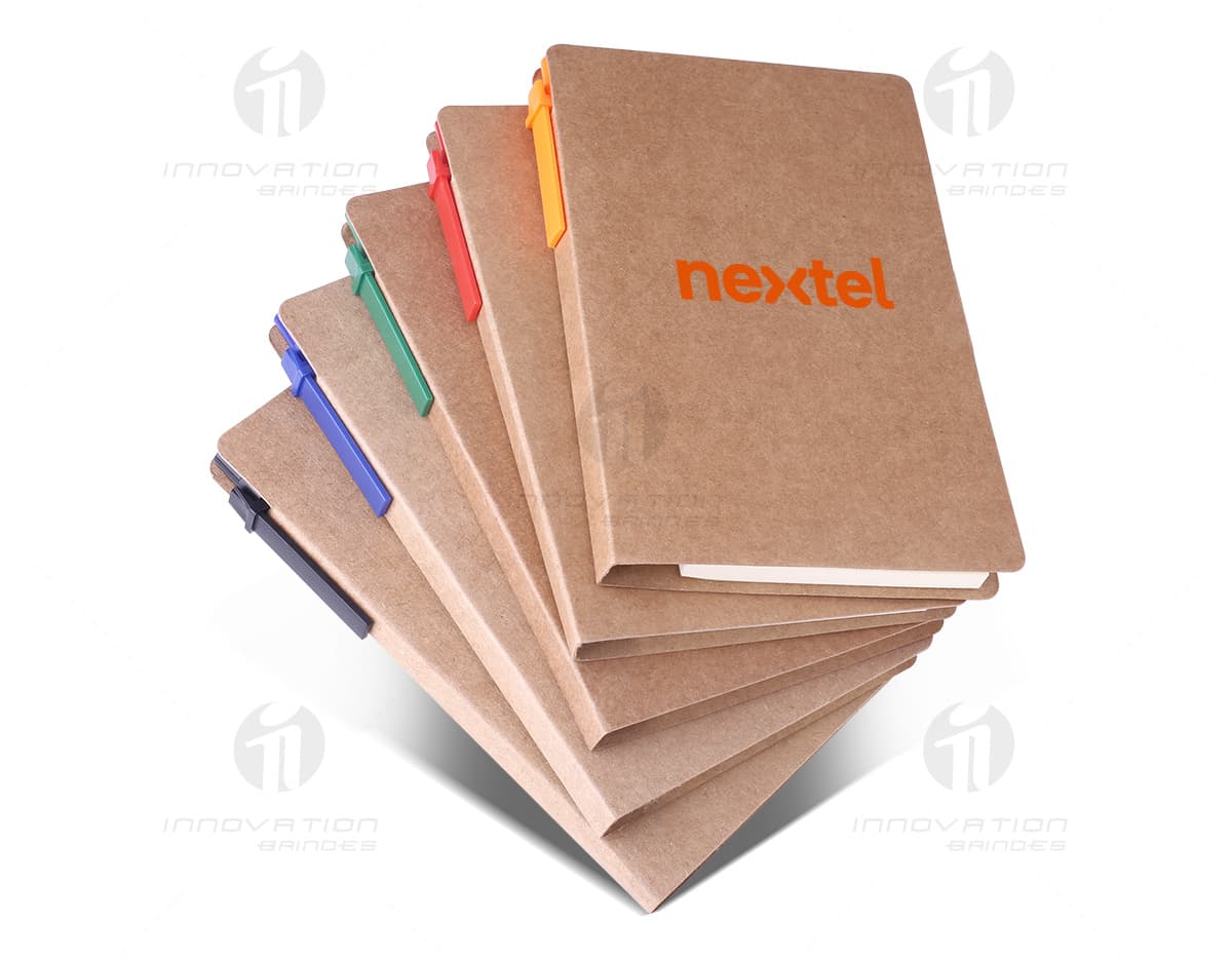 Bloco ecológico com mini caneta de papelão. Bloco ecológico com mini caneta de papelão.