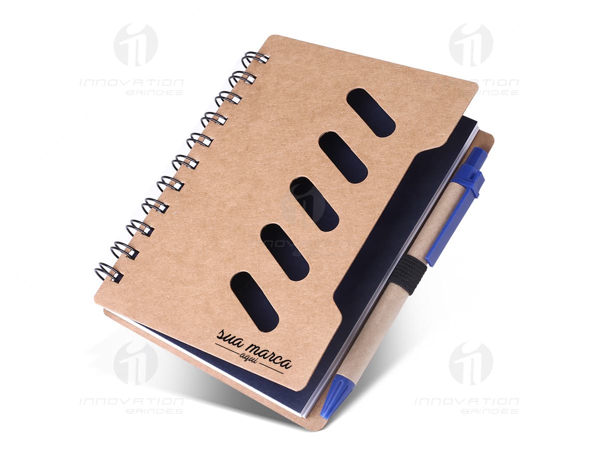 Kit com 6 porta copos em formato de hexágono, na cor preta com bordas douradas. Cada porta copo possui um desenho de folha de planta em dourado no centro. Kit com 6 porta copos em formato de hexágono, na cor preta com bordas douradas. Cada porta copo possui um desenho de folha de planta em dourado no centro.