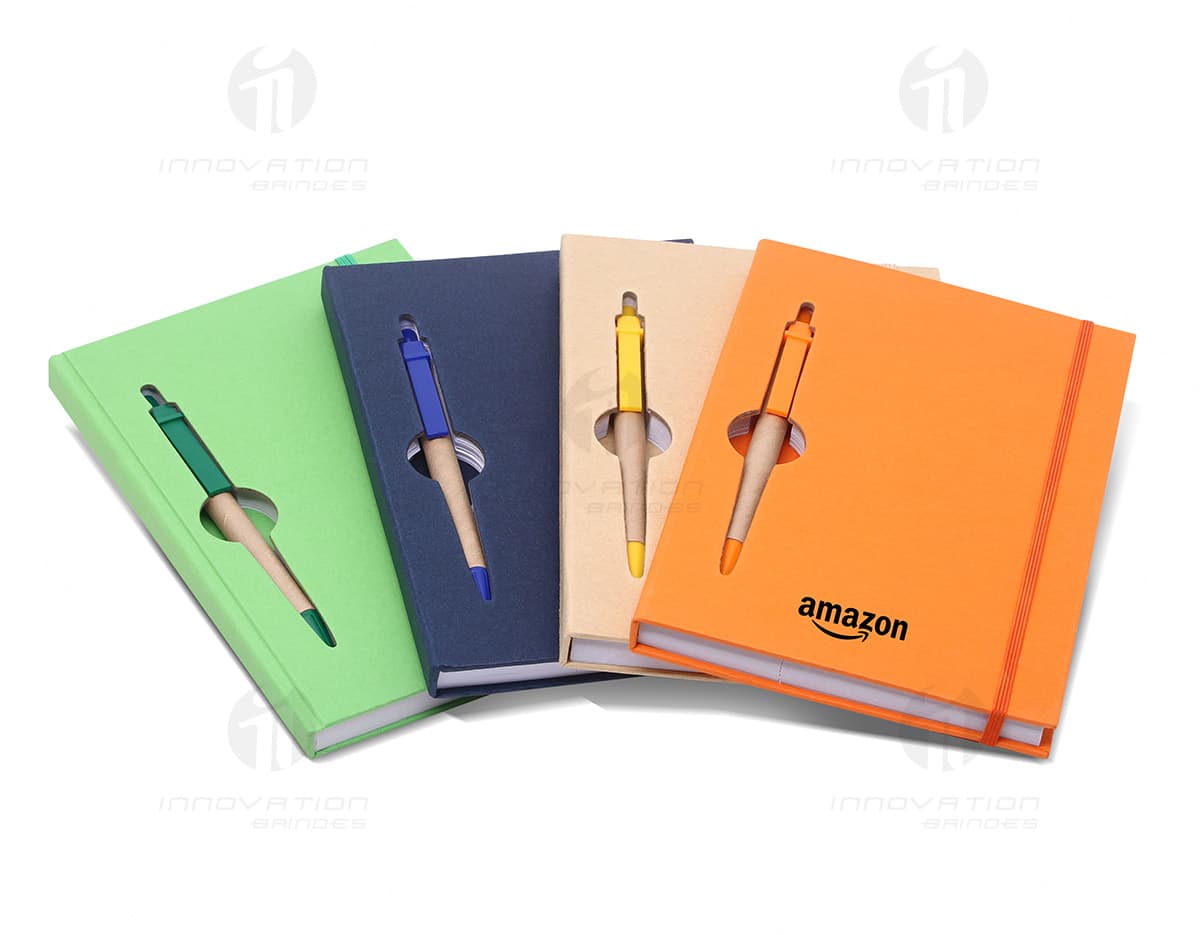 Kit com 6 porta copos em formato redondo, feitos de material resistente e com acabamento brilhante. Cada porta copo possui uma estampa diferente, sendo 3 estampas florais e 3 estampas geométricas. Ideal para proteger móveis de possíveis danos causados por líquidos e trazer elegância à decoração da mesa. Kit com 6 porta copos em formato redondo, feitos de material resistente e com acabamento brilhante. Cada porta copo possui uma estampa diferente, sendo 3 estampas florais e 3 estampas geométricas. Ideal para proteger móveis de possíveis danos causados por líquidos e trazer elegância à decoração da mesa.