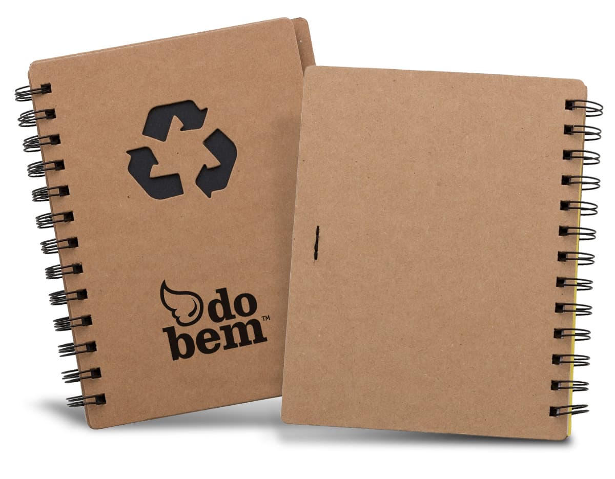 Kit com 6 porta copos em formato circular, feitos de material resistente e com estampas coloridas de flores e folhas. Kit com 6 porta copos em formato circular, feitos de material resistente e com estampas coloridas de flores e folhas.