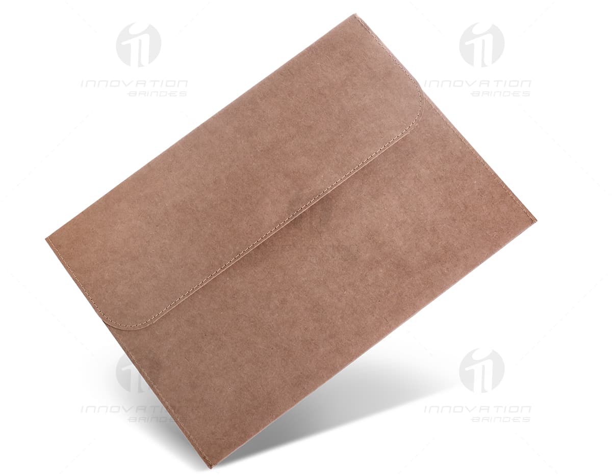 Bloco de anotações A5 com capa reciclada em destaque na foto. Bloco de anotações A5 com capa reciclada em destaque na foto.