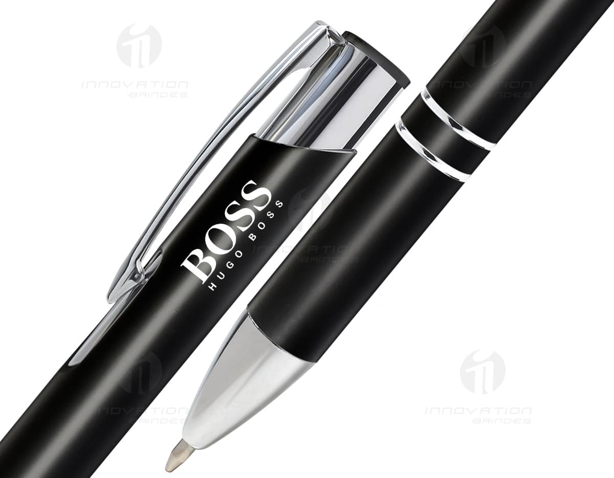 Caneta metal cromado com acionamento por clique, ideal para uso em escritórios e negócios. A imagem mostra a caneta em close-up sobre papel, com design elegante e indicador afiado, garantindo sucesso na escrita e assinatura de documentos. Caneta metal cromado com acionamento por clique, ideal para uso em escritórios e negócios. A imagem mostra a caneta em close-up sobre papel, com design elegante e indicador afiado, garantindo sucesso na escrita e assinatura de documentos.