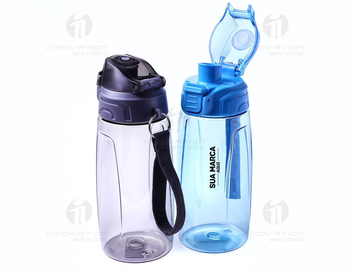 Kit com 6 porta copos coloridos em formato quadrado, feitos de material resistente para proteger superfícies de mesas e balcões. Kit com 6 porta copos coloridos em formato quadrado, feitos de material resistente para proteger superfícies de mesas e balcões.