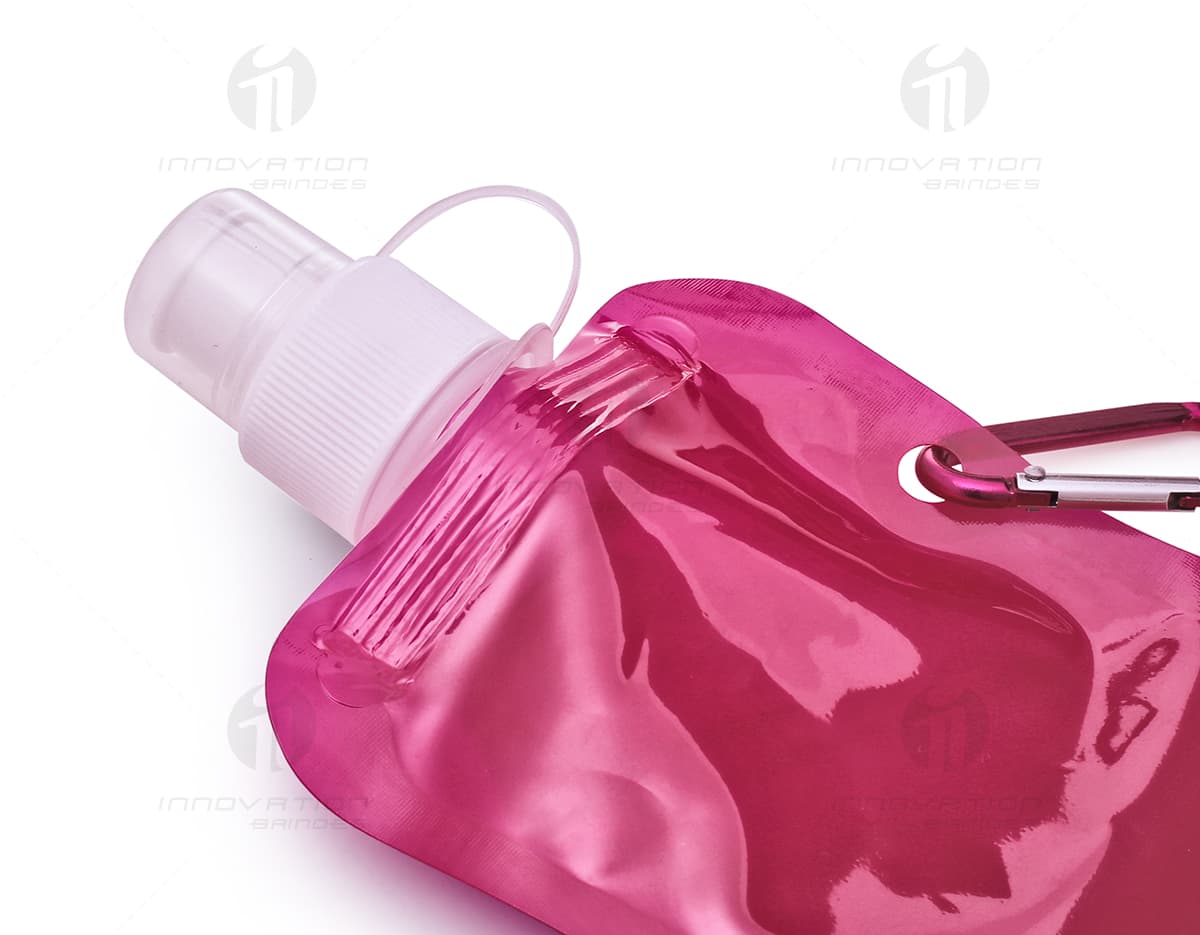 Imagem de um kit com 6 porta copos em cores variadas e estampas diferentes. Imagem de um kit com 6 porta copos em cores variadas e estampas diferentes.