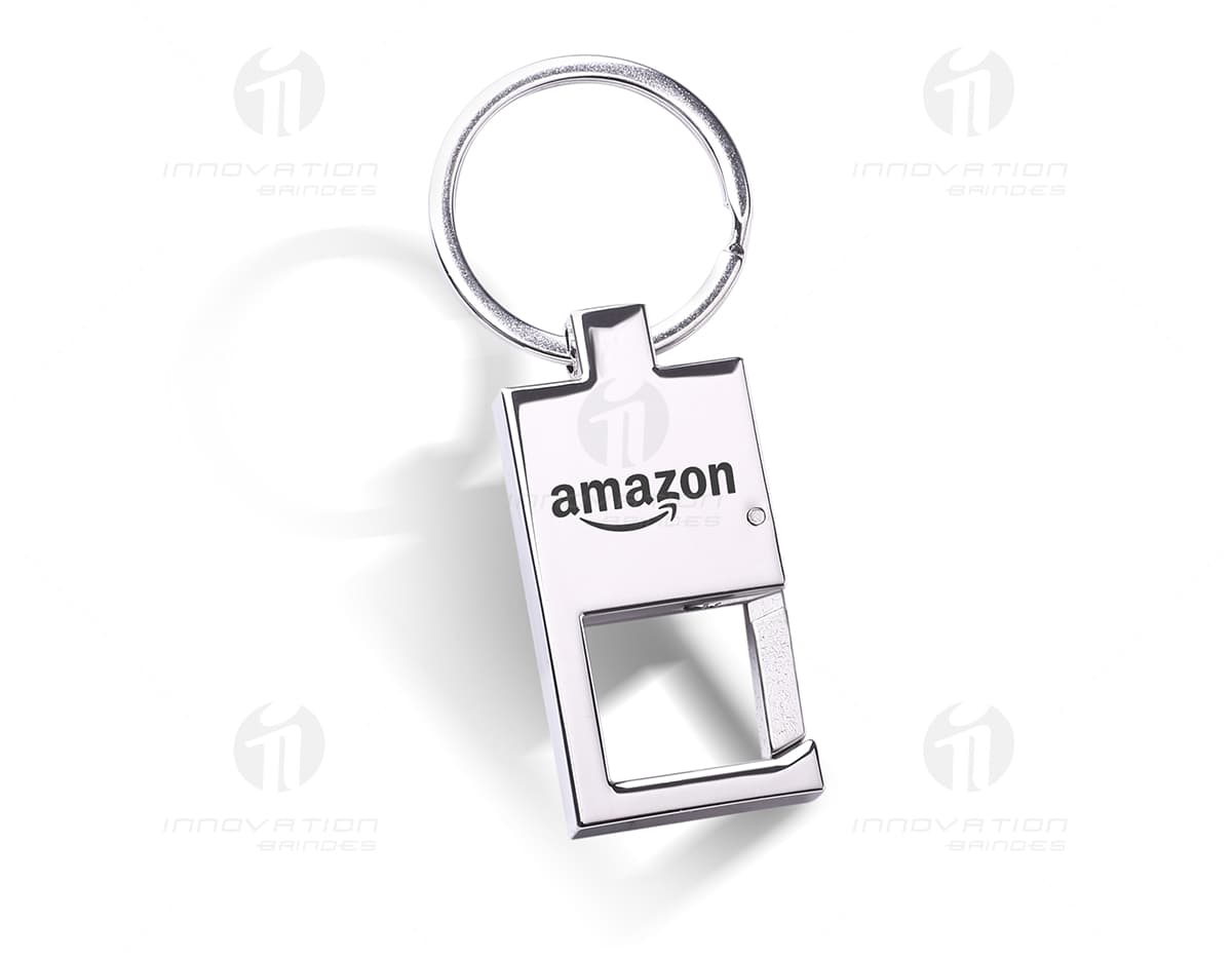 Porta cartões descontinuado em tons de marrom e preto, feito de couro sintético e com capacidade para armazenar até cinco cartões. Porta cartões descontinuado em tons de marrom e preto, feito de couro sintético e com capacidade para armazenar até cinco cartões.