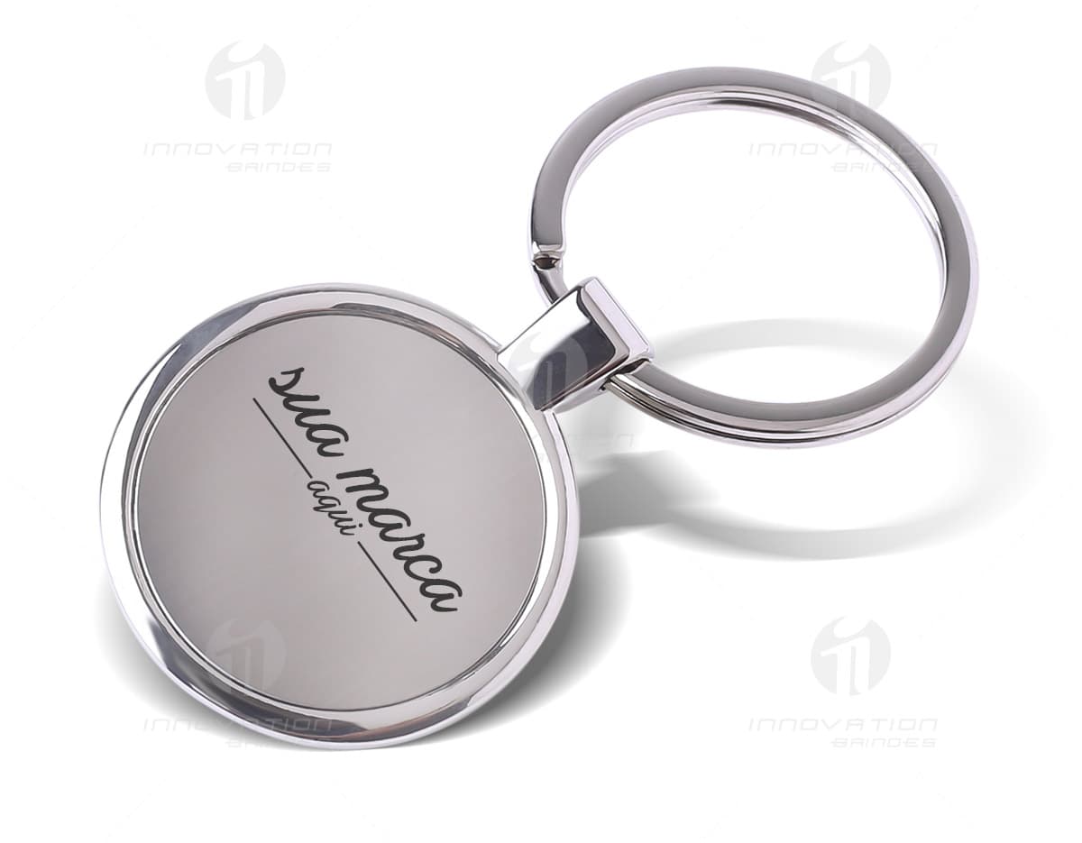 Kit com 6 porta copos de diferentes cores e estilos dispostos em uma mesa de madeira. Kit com 6 porta copos de diferentes cores e estilos dispostos em uma mesa de madeira.