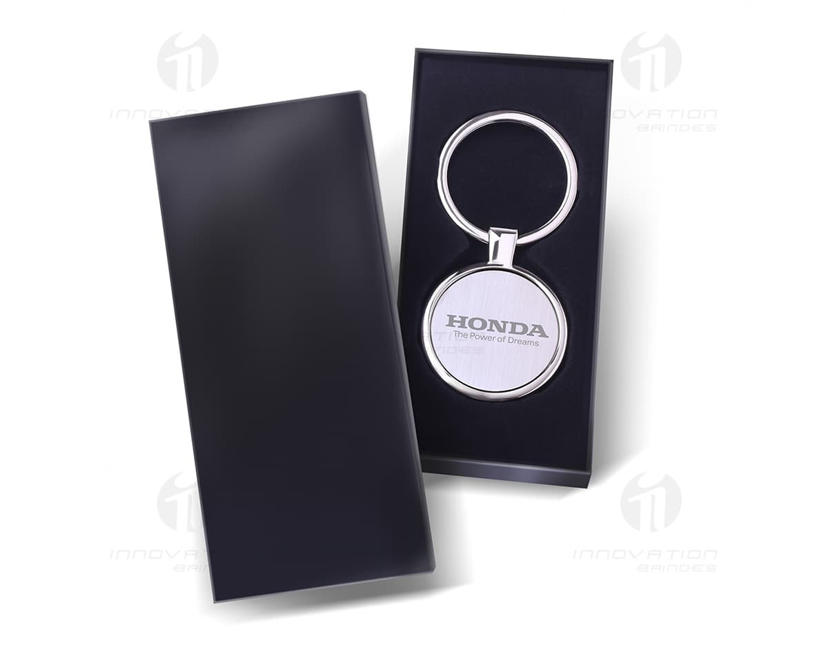 Chaveiro de metal com chapa central. Chaveiro de metal com chapa central.