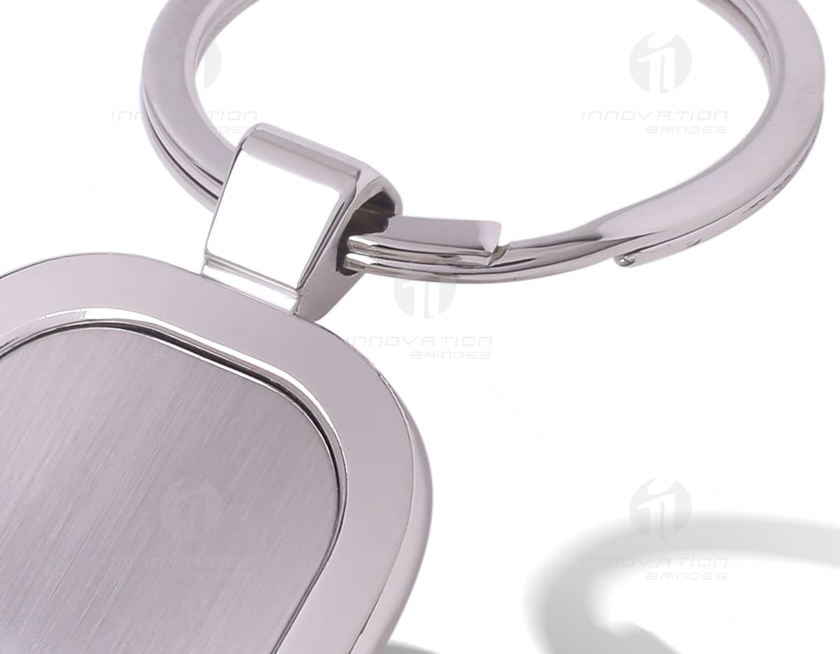 Chaveiro de metal com chapa frontal e verso liso. Chaveiro de metal com chapa frontal e verso liso.