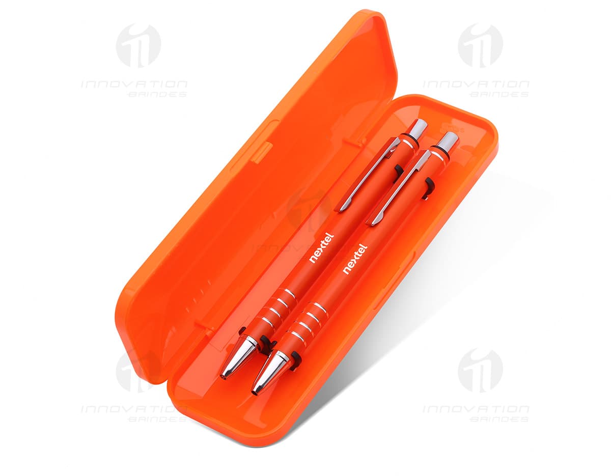 Kit contendo uma caneta e lapiseira compacta da marca Dupont. Kit contendo uma caneta e lapiseira compacta da marca Dupont.