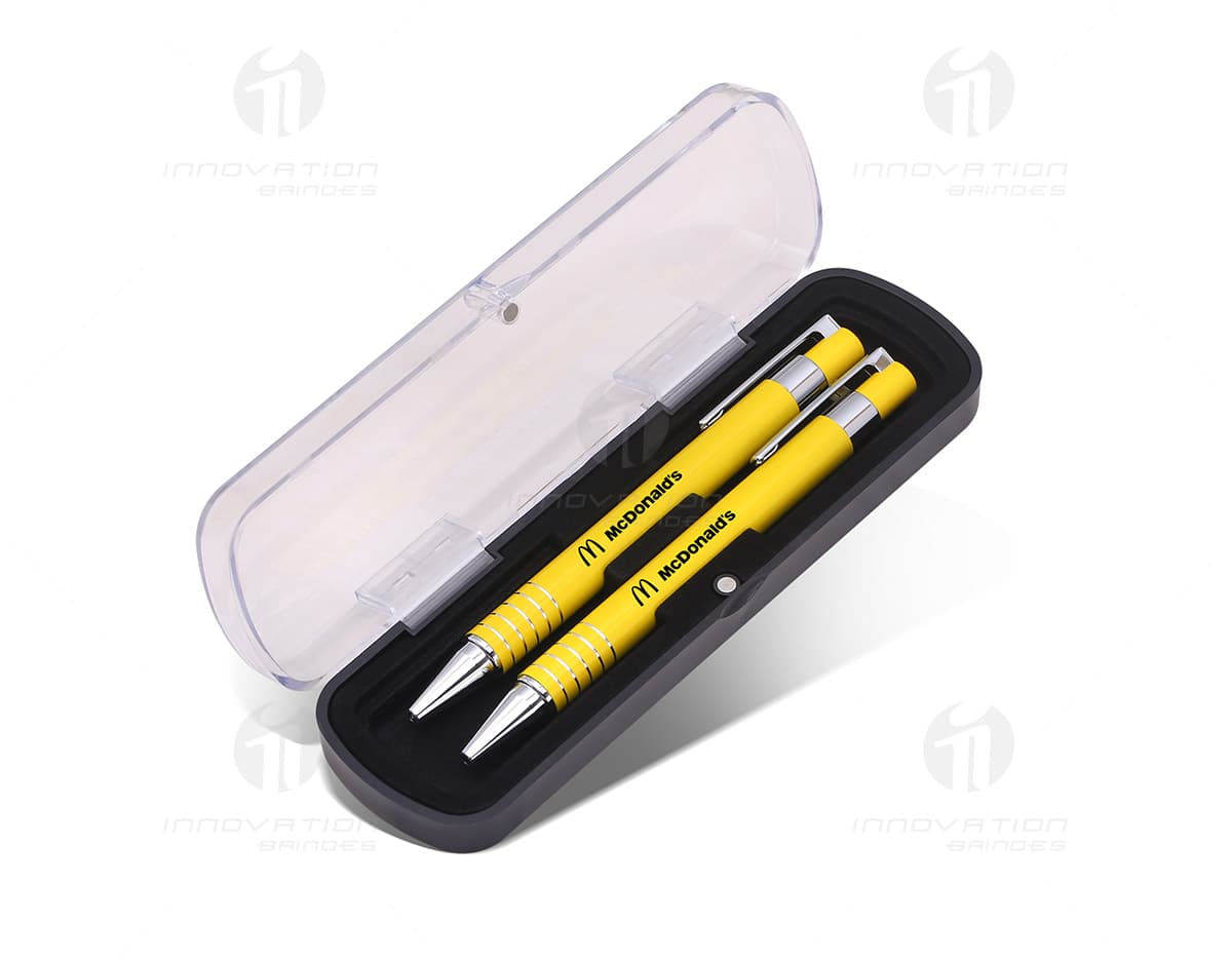 Estojo metal esmaltado com capacidade para 40 caracteres. Estojo metal esmaltado com capacidade para 40 caracteres.