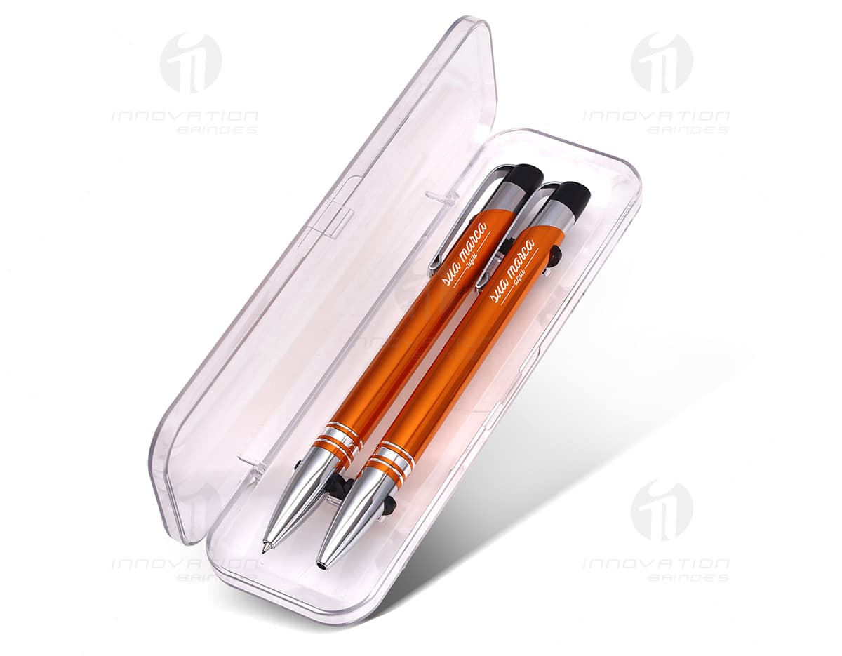 Kit com 6 porta copos em formato circular, feitos de madeira com estampas coloridas de animais marinhos. Kit com 6 porta copos em formato circular, feitos de madeira com estampas coloridas de animais marinhos.