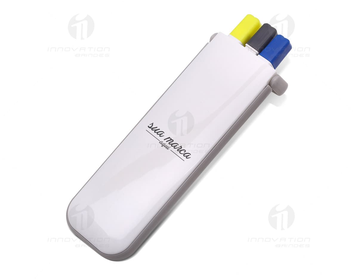 Caneta metálica touch em tom de prata, com ponta touch screen e detalhes em preto. Caneta metálica touch em tom de prata, com ponta touch screen e detalhes em preto.