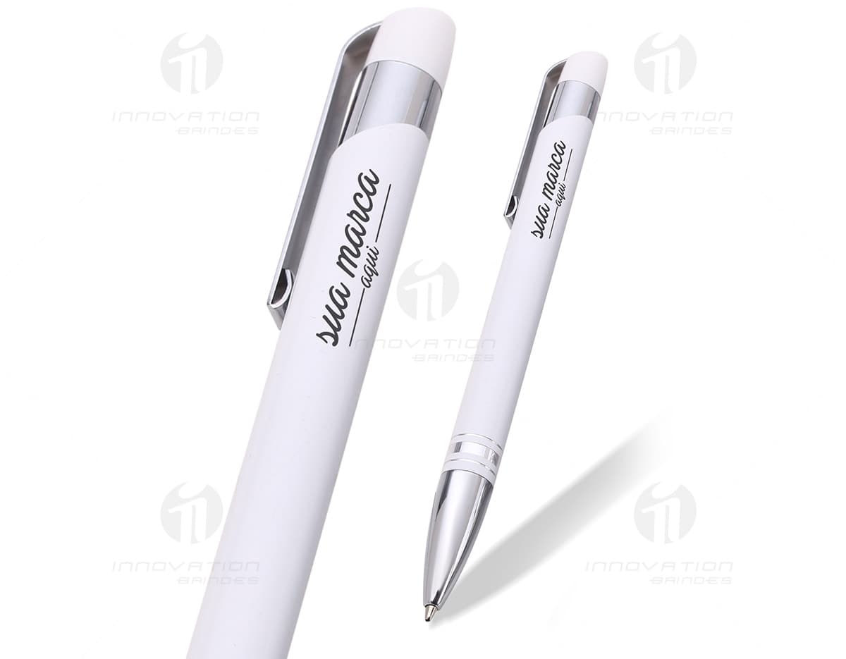 Kit com 6 porta copos em formato quadrado, feitos de madeira com estampas coloridas de paisagens naturais. Cada porta copo possui proteção antiderrapante na parte inferior. Kit com 6 porta copos em formato quadrado, feitos de madeira com estampas coloridas de paisagens naturais. Cada porta copo possui proteção antiderrapante na parte inferior.
