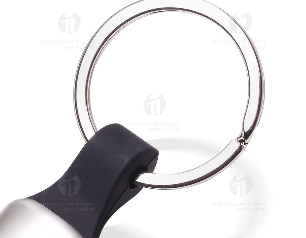 Chaveiro de metal giratório fosco com acabamento elegante e discreto. Chaveiro de metal giratório fosco com acabamento elegante e discreto.
