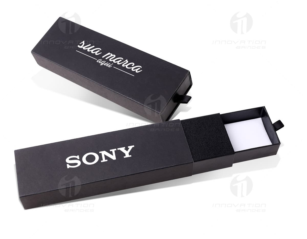 Estojo textura para duas canetas em cor preta e detalhes em dourado. Estojo textura para duas canetas em cor preta e detalhes em dourado.