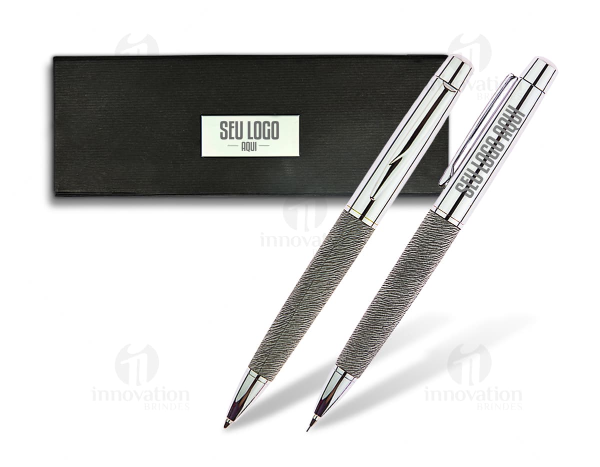 Kit de metal com detalhe em papel reciclado. Kit de metal com detalhe em papel reciclado.