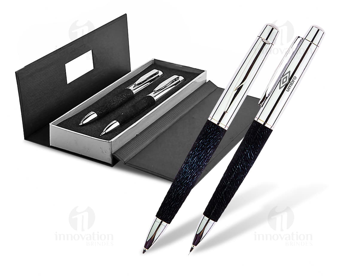 Kit de metal com detalhe em papel reciclado. Kit de metal com detalhe em papel reciclado.