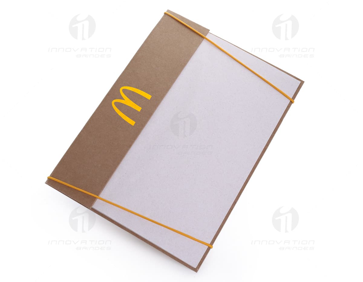 Produto: RISQUE RABISQUE KRAFT - 01 - Uma folha de papel reciclado na cor kraft com estampa de riscos e rabiscos divertidos em preto. Produto: RISQUE RABISQUE KRAFT - 01 - Uma folha de papel reciclado na cor kraft com estampa de riscos e rabiscos divertidos em preto.