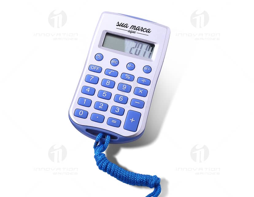 Calculadora com cordão e bateria.
