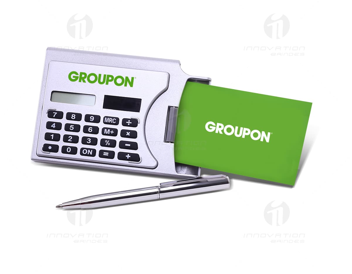 Caneta plástica branca com relevo. Caneta plástica branca com relevo.