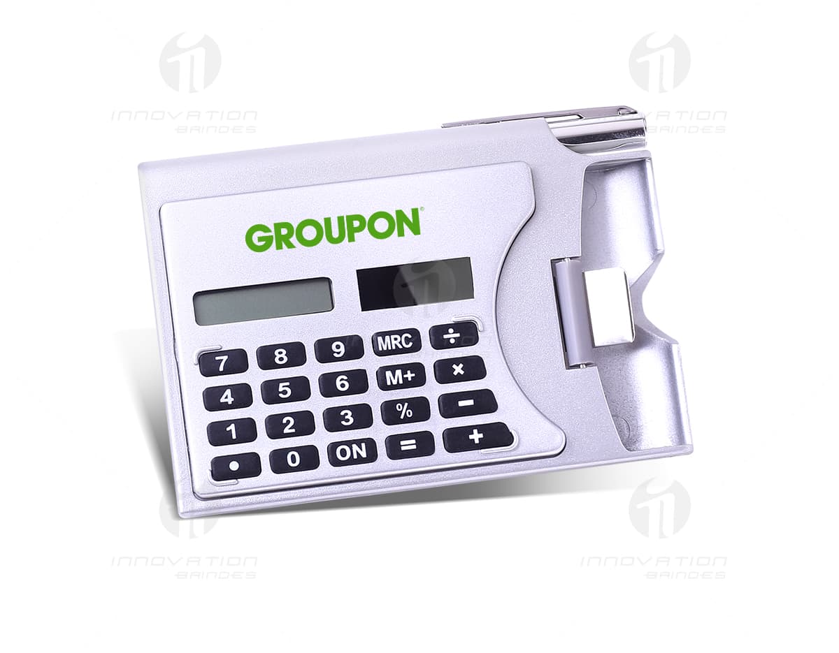 Caneta plástica branca com relevo. Caneta plástica branca com relevo.