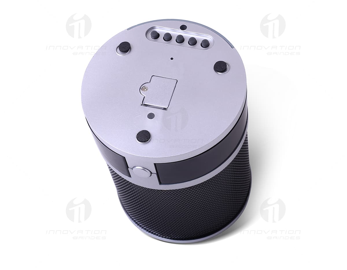 Porta caneta com relógio LCD e 2 baterias. Porta caneta com relógio LCD e 2 baterias.