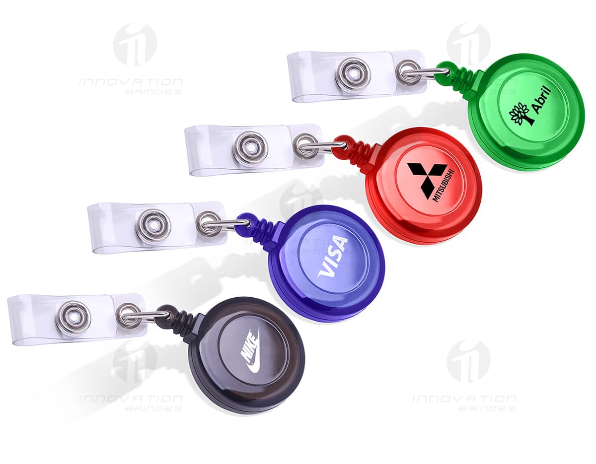 Porta crachá translúcido com design moderno e resistente, ideal para armazenar e proteger crachás de identificação. Porta crachá translúcido com design moderno e resistente, ideal para armazenar e proteger crachás de identificação.