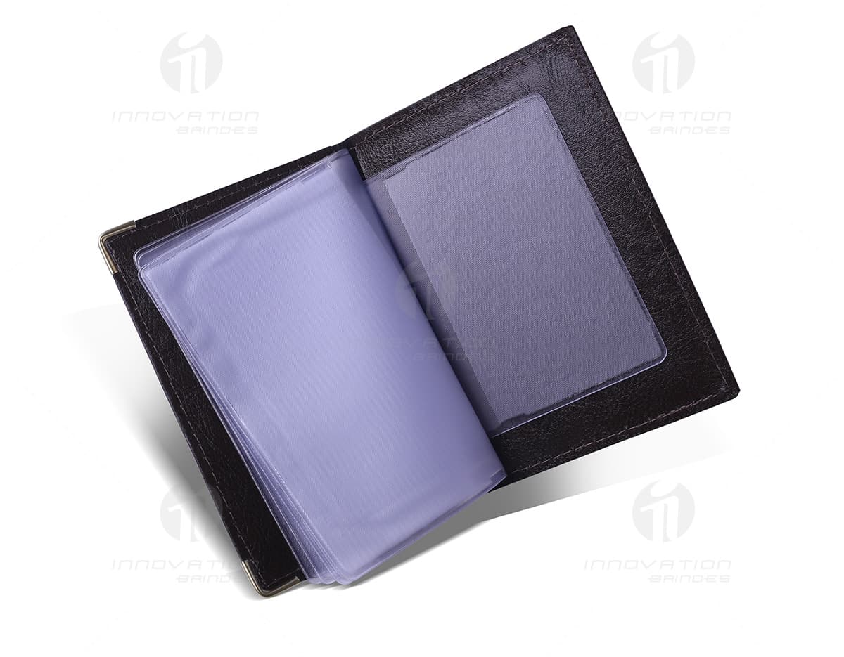 Porta Whisky 7oz - 03 com design elegante e sofisticado, feito de material resistente e durável, ideal para armazenar e transportar sua bebida favorita com estilo. Porta Whisky 7oz - 03 com design elegante e sofisticado, feito de material resistente e durável, ideal para armazenar e transportar sua bebida favorita com estilo.