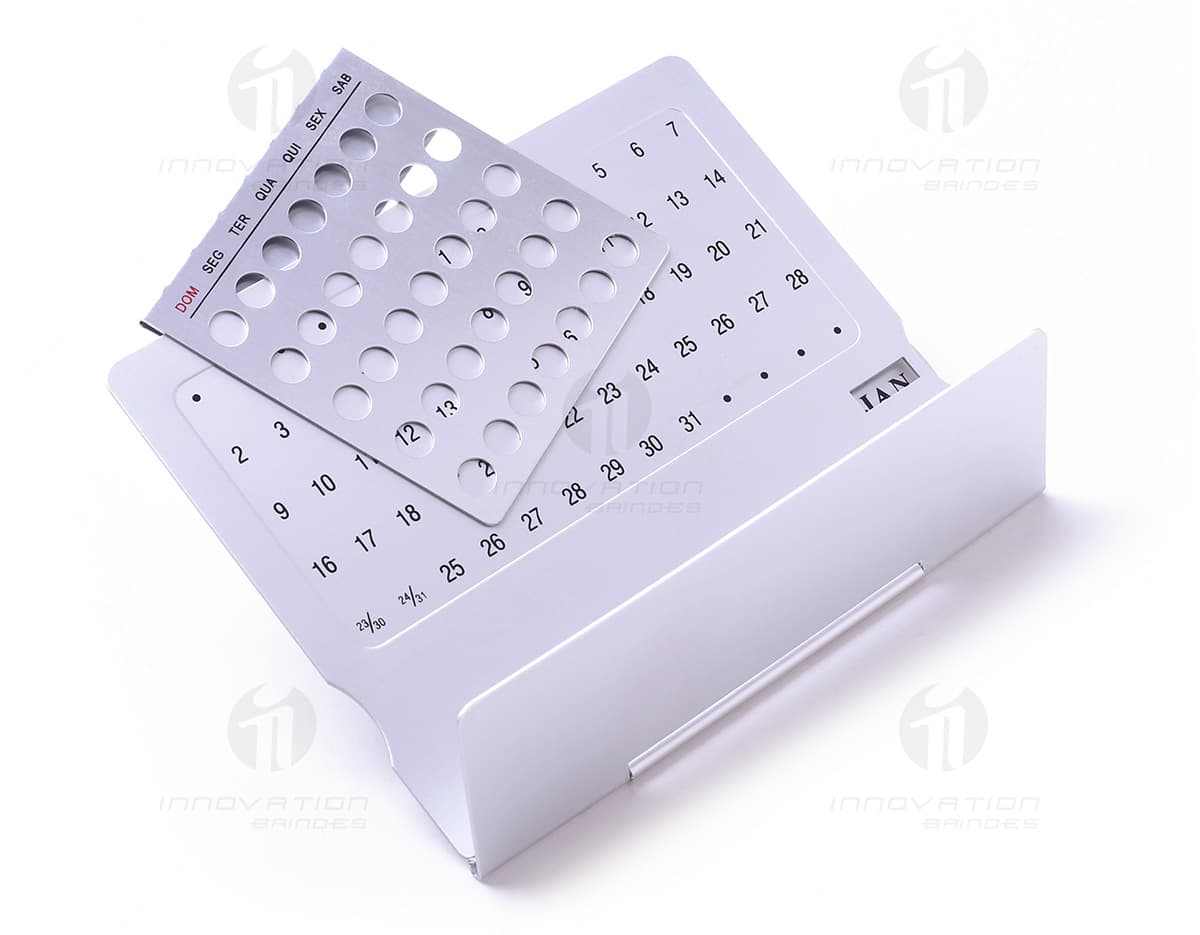 Calendário de metal para organização e planejamento no escritório. Nunca mais perca uma data importante com este agenda prática e elegante. Mantenha-se em dia com seus compromissos e projetos. Perfeito para o sucesso do seu negócio. Nunca foi tão fácil planejar o futuro! Conquiste seus objetivos com um calendário de metal de alta qualidade. Chegue ao sucesso com eficiência e organização. Adquira o seu agora! Calendário de metal para organização e planejamento no escritório. Nunca mais perca uma data importante com este agenda prática e elegante. Mantenha-se em dia com seus compromissos e projetos. Perfeito para o sucesso do seu negócio. Nunca foi tão fácil planejar o futuro! Conquiste seus objetivos com um calendário de metal de alta qualidade. Chegue ao sucesso com eficiência e organização. Adquira o seu agora!