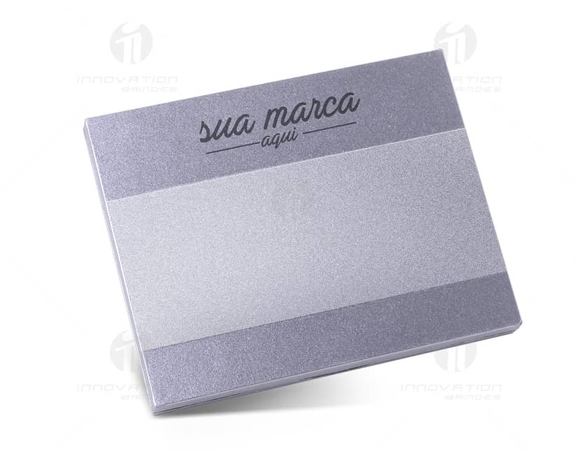 Kit com 6 porta copos em formato redondo. Os porta copos possuem estampa de folhagens tropicais em tons de verde e amarelo.