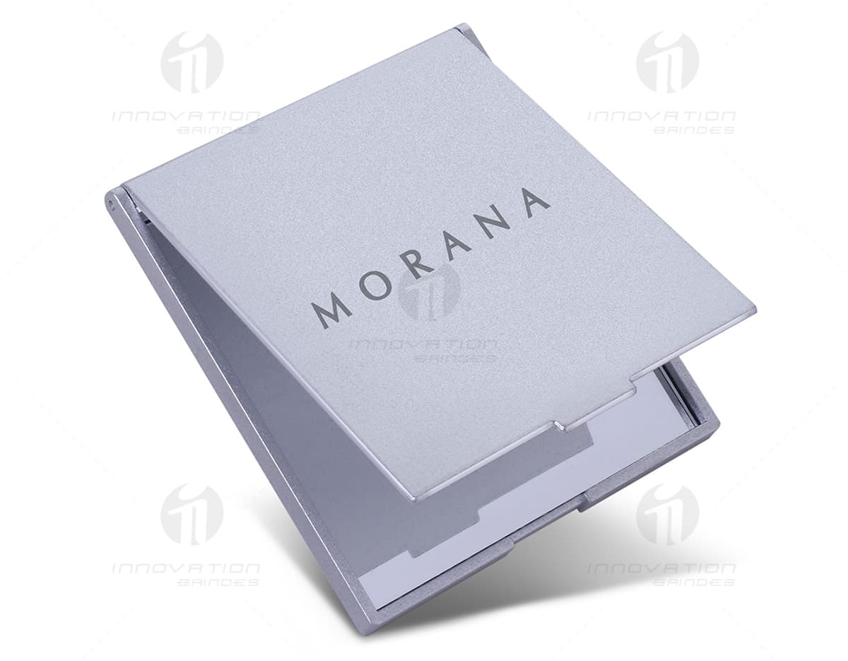 Espelho de bolsa de metal prateado, brilhante, redondo, em forma de disco, com design simples e moderno. Reflete o vazio, com sombra e reflexo. Objeto 3D com símbolo gráfico, tecnológico e de informação. Feito de aço, ideal para restaurante, cozinha ou uso doméstico. Ícone preto com utensílios de cozinha, como garfo e faca. Armazenamento digital com bandeja de metal cromado e limpo. Espelho de bolsa de metal prateado, brilhante, redondo, em forma de disco, com design simples e moderno. Reflete o vazio, com sombra e reflexo. Objeto 3D com símbolo gráfico, tecnológico e de informação. Feito de aço, ideal para restaurante, cozinha ou uso doméstico. Ícone preto com utensílios de cozinha, como garfo e faca. Armazenamento digital com bandeja de metal cromado e limpo.