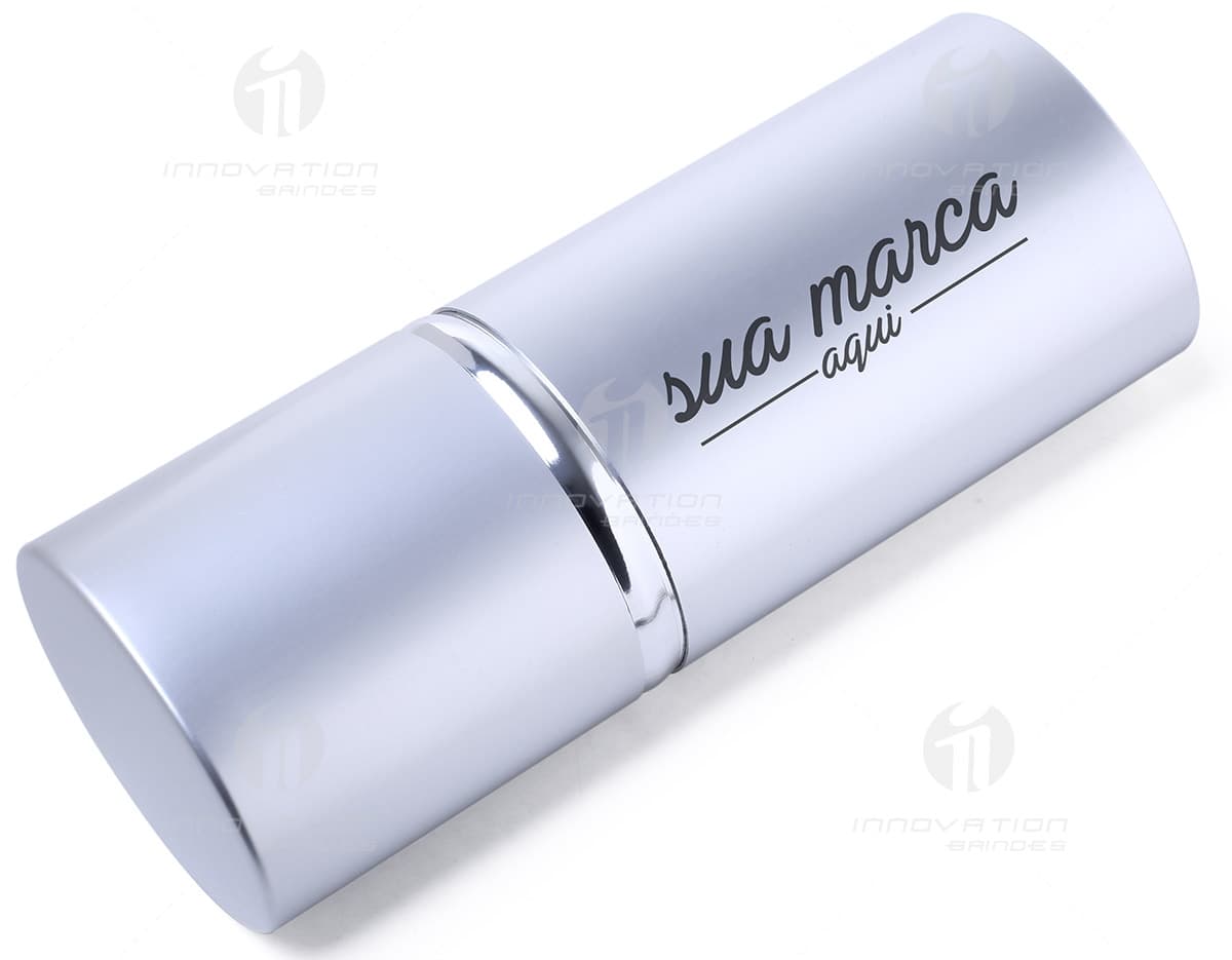 Conjunto costura com estojo resistente contendo tesoura, agulhas, linhas coloridas e alfinetes. Conjunto costura com estojo resistente contendo tesoura, agulhas, linhas coloridas e alfinetes.