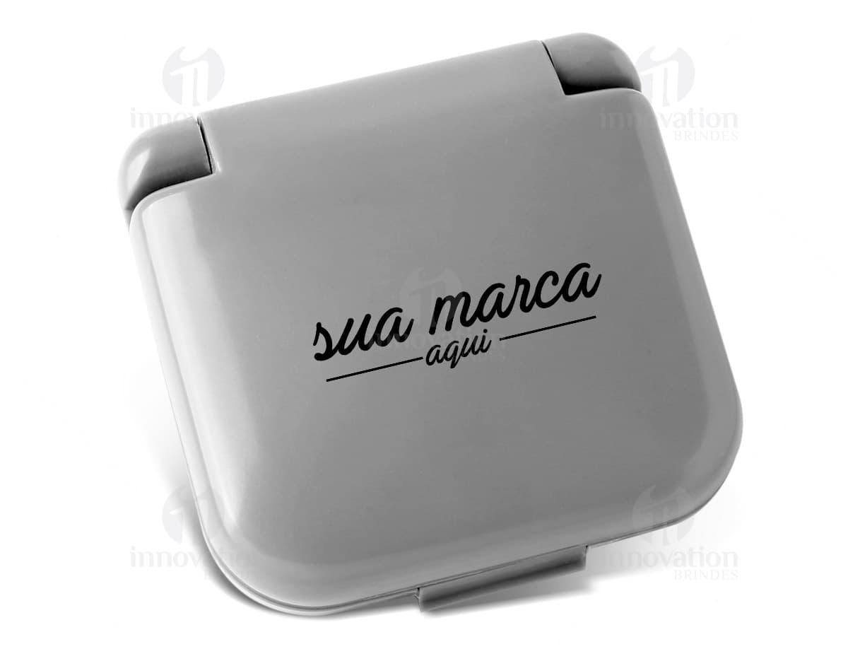 Conjunto costura com estojo resistente em cores vibrantes, contendo linhas, agulhas, alfinetes e botões. Conjunto costura com estojo resistente em cores vibrantes, contendo linhas, agulhas, alfinetes e botões.