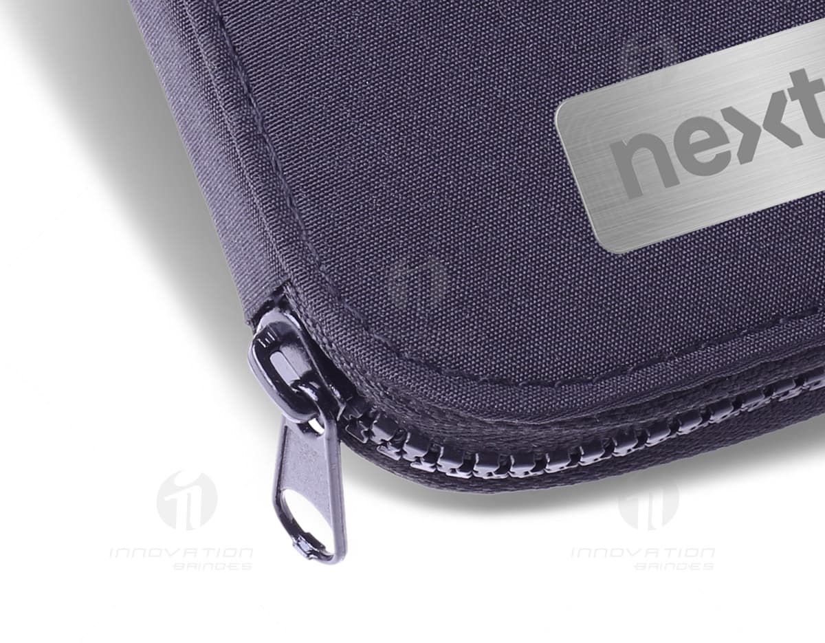 Kit costura portátil com estojo contendo 12 itens variados. Kit costura portátil com estojo contendo 12 itens variados.