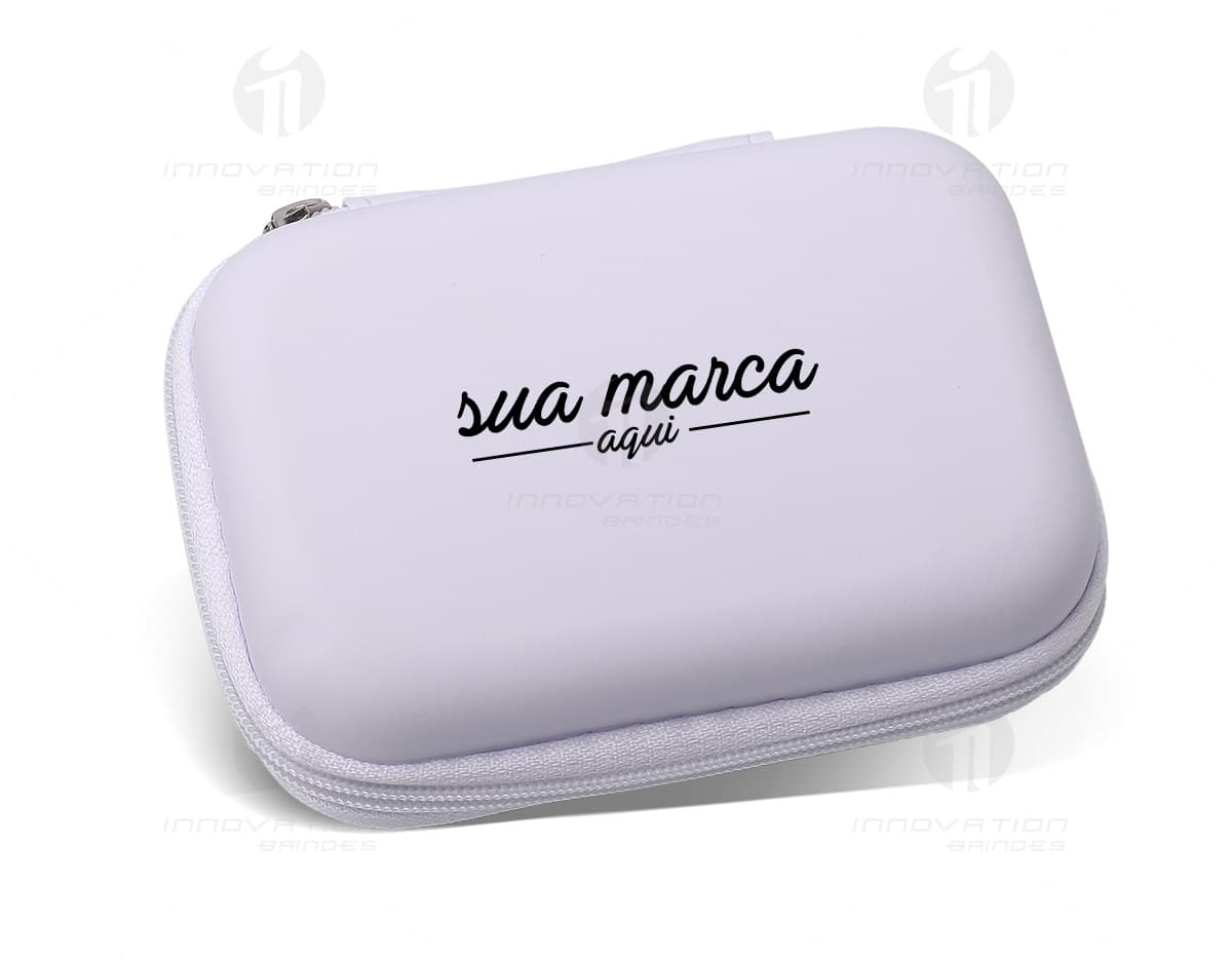 Estojo metálico esmaltado compacto na cor rosa com detalhes dourados e fecho de encaixe. Estojo metálico esmaltado compacto na cor rosa com detalhes dourados e fecho de encaixe.