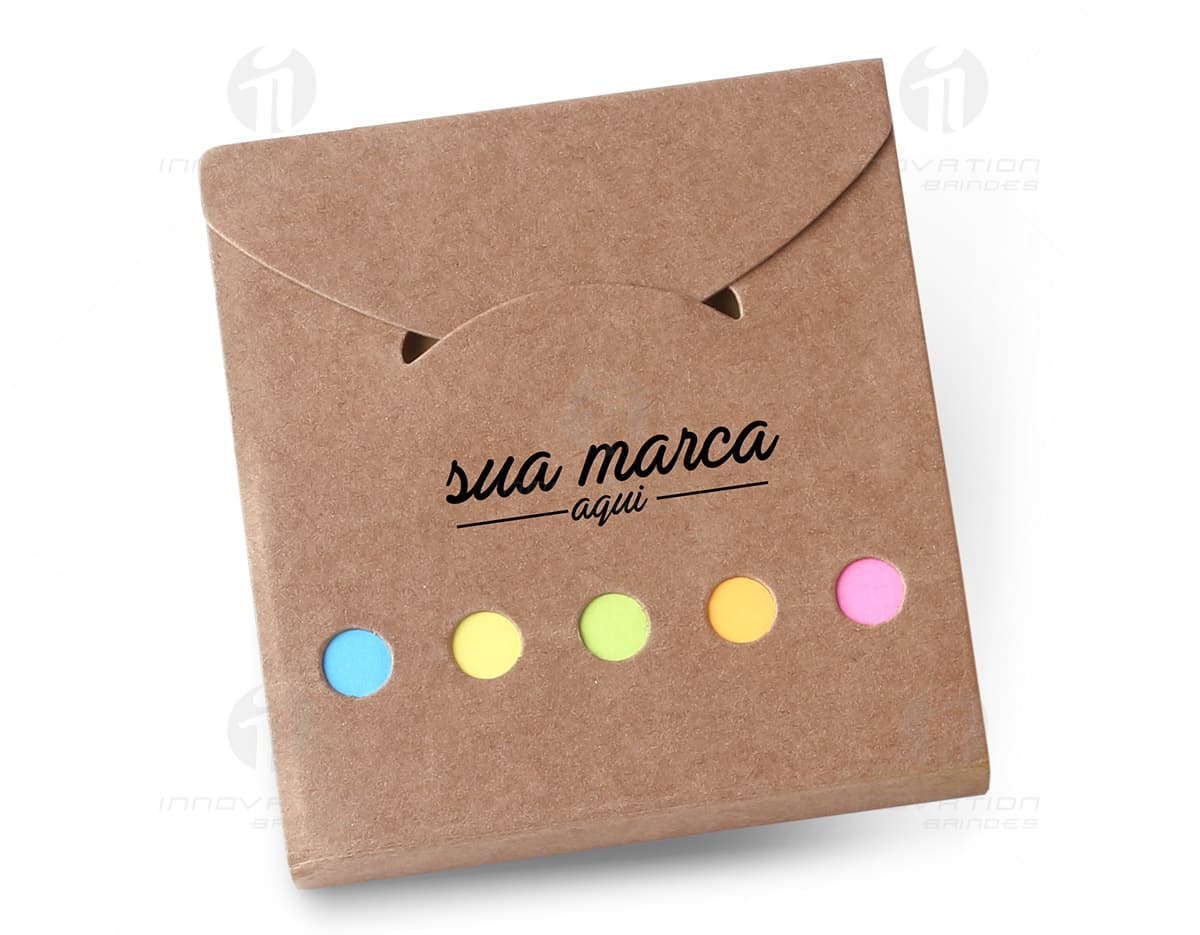 Bloco de anotações interno com bolso, de cor azul, feito de papel reciclado. Bloco de anotações interno com bolso, de cor azul, feito de papel reciclado.