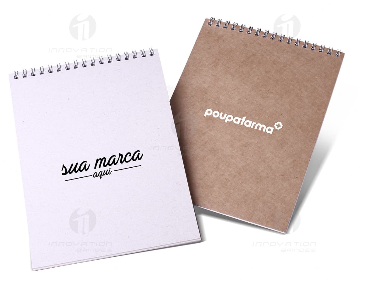 Seis porta copos redondos de diferentes cores e estampas variadas, todos feitos de material resistente e durável. Seis porta copos redondos de diferentes cores e estampas variadas, todos feitos de material resistente e durável.
