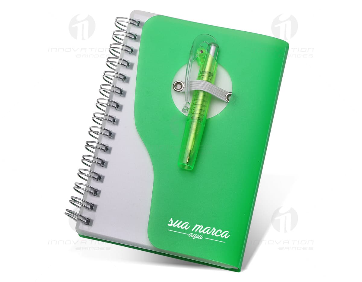 Kit com 6 porta copos em formato redondo, feitos de cortiça com estampas coloridas de frutas e legumes. Kit com 6 porta copos em formato redondo, feitos de cortiça com estampas coloridas de frutas e legumes.