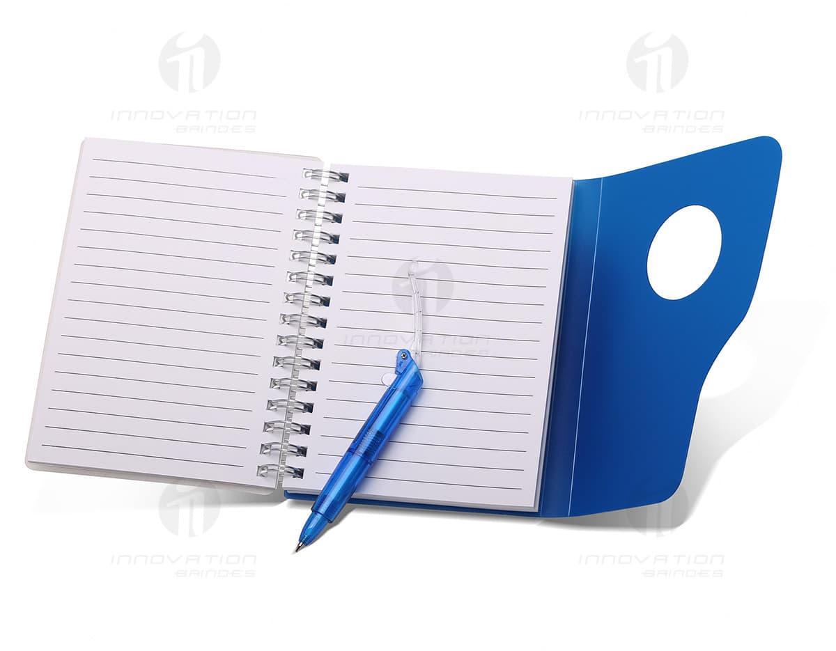 Kit com 6 porta copos em formato redondo, feitos de cortiça com estampas coloridas de frutas e legumes. Kit com 6 porta copos em formato redondo, feitos de cortiça com estampas coloridas de frutas e legumes.