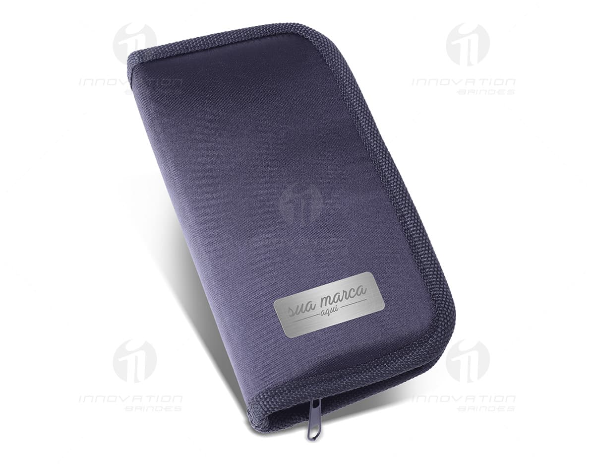 Kit Costura 03 - Organize seus acessórios de costura com este elegante estojo de couro preto. Ideal para manter seus materiais protegidos e sempre à mão. Perfeito para uso no escritório, em viagens ou em casa. Não perca mais tempo procurando seus itens de costura. Adquira já o seu! Kit Costura 03 - Organize seus acessórios de costura com este elegante estojo de couro preto. Ideal para manter seus materiais protegidos e sempre à mão. Perfeito para uso no escritório, em viagens ou em casa. Não perca mais tempo procurando seus itens de costura. Adquira já o seu!