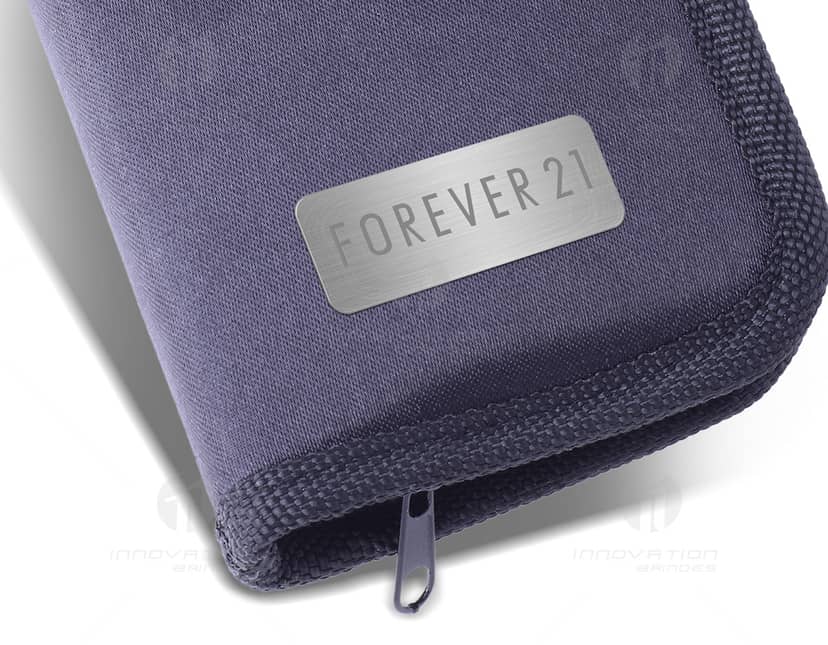 Kit Costura 03 - Organize seus acessórios de costura com este elegante estojo de couro preto. Ideal para manter seus materiais protegidos e sempre à mão. Perfeito para uso no escritório, em viagens ou em casa. Não perca mais tempo procurando seus itens de costura. Adquira já o seu!