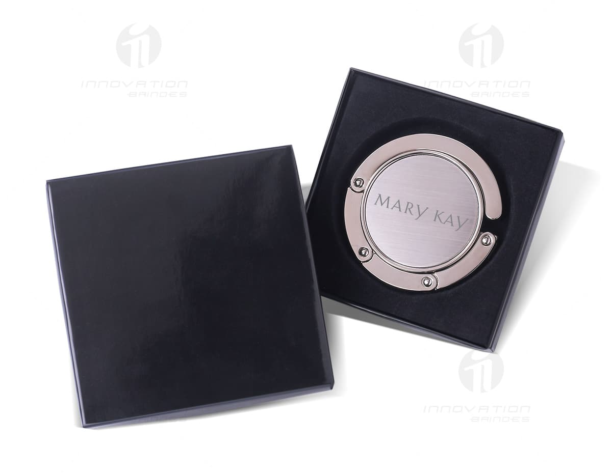 Suporte dobrável para bolsa de metal, prático e seguro. Acessório ideal para manter sua bolsa sempre por perto. Compacto e resistente, garantindo sua tranquilidade em eventos e festas. Adquira já o seu! Suporte dobrável para bolsa de metal, prático e seguro. Acessório ideal para manter sua bolsa sempre por perto. Compacto e resistente, garantindo sua tranquilidade em eventos e festas. Adquira já o seu!