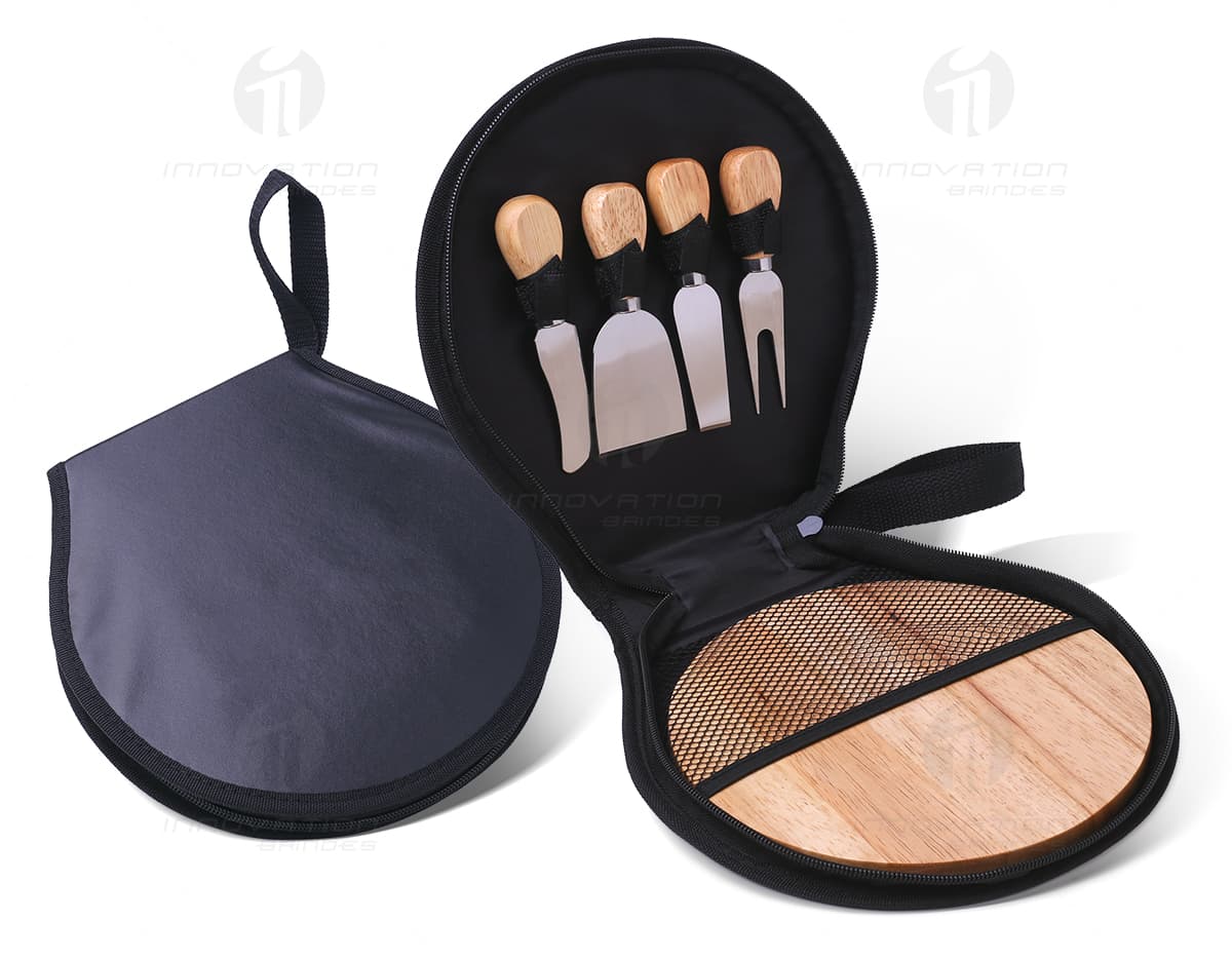 Kit queijo 4 peças composto por um estojo de bambu. Kit queijo 4 peças composto por um estojo de bambu.
