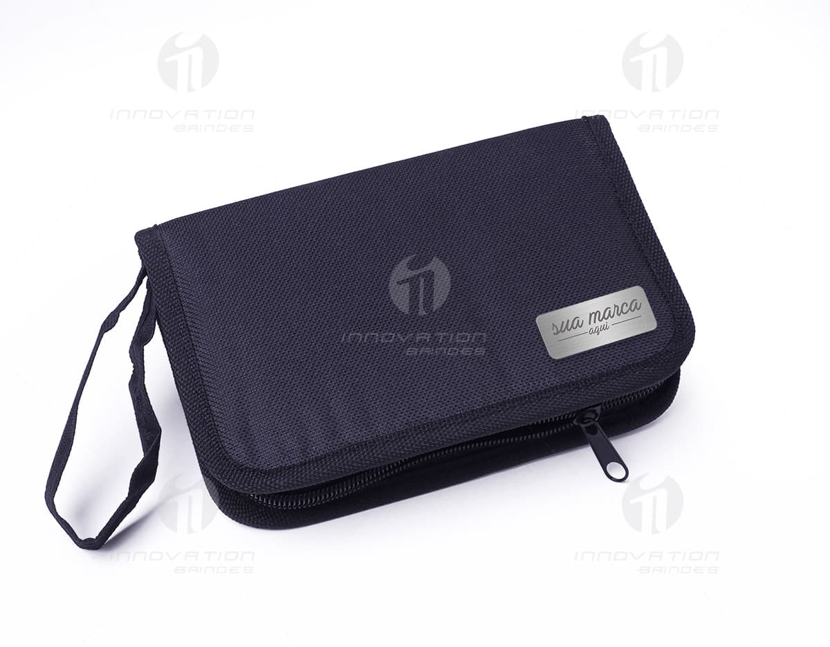 Produto KIT COQUETEL SAIU DE LINHA com destaque para diversos tipos de itens de higiene e beleza, como frascos, tubos, galões e recipientes de plástico e vidro contendo líquidos coloridos. Produto KIT COQUETEL SAIU DE LINHA com destaque para diversos tipos de itens de higiene e beleza, como frascos, tubos, galões e recipientes de plástico e vidro contendo líquidos coloridos.