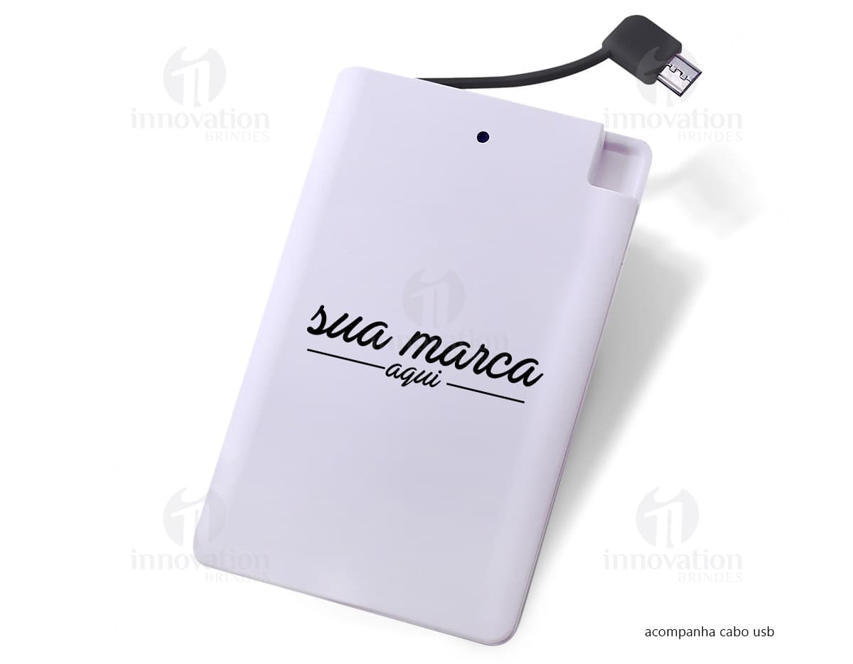 Power Bank 1200mAh preto com portas USB e indicador de carga, sobre fundo branco. Power Bank 1200mAh preto com portas USB e indicador de carga, sobre fundo branco.