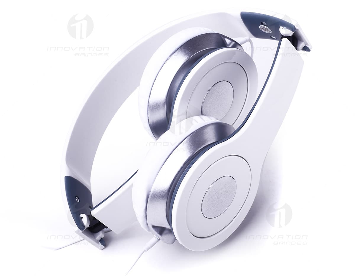 Fone de ouvido Bluetooth da marca Muito Proble. Fone de ouvido Bluetooth da marca Muito Proble.