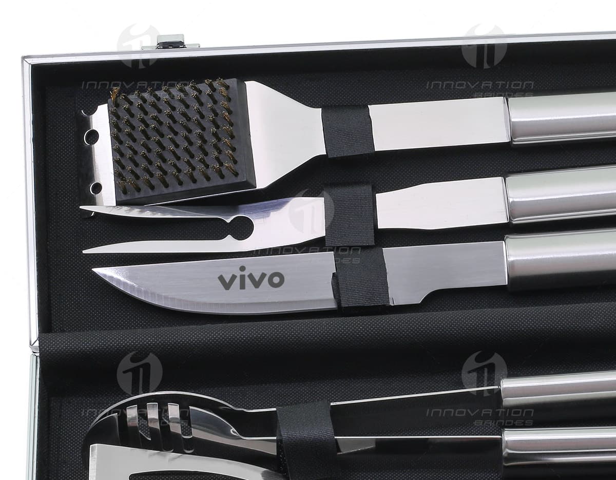 Kit com 6 porta copos em formato redondo, feitos de material resistente e com estampas coloridas e variadas. Kit com 6 porta copos em formato redondo, feitos de material resistente e com estampas coloridas e variadas.