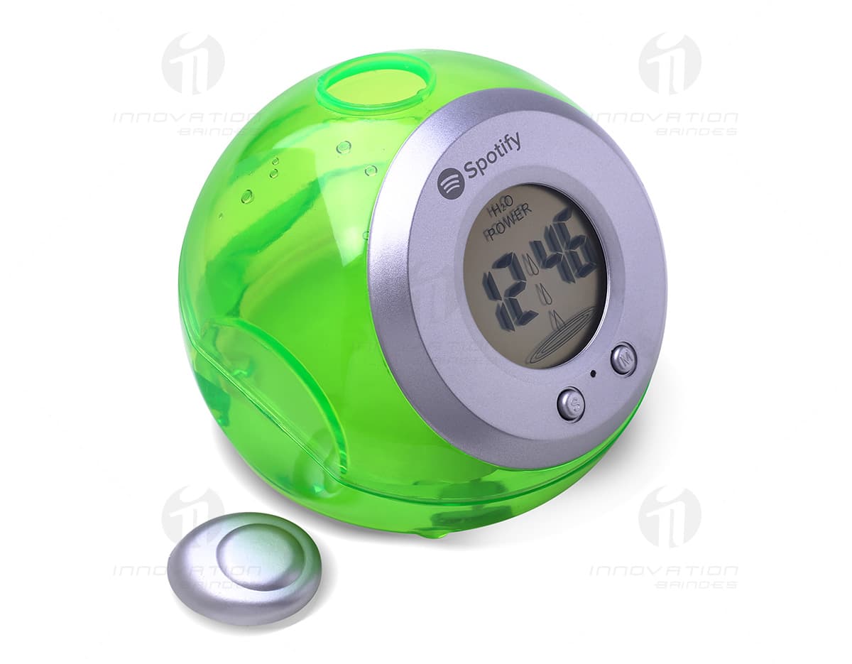 Relógio digital multifunção com display de LED, pulseira de silicone e diversas funcionalidades como cronômetro, alarme e data. Cor preta e design moderno. Relógio digital multifunção com display de LED, pulseira de silicone e diversas funcionalidades como cronômetro, alarme e data. Cor preta e design moderno.
