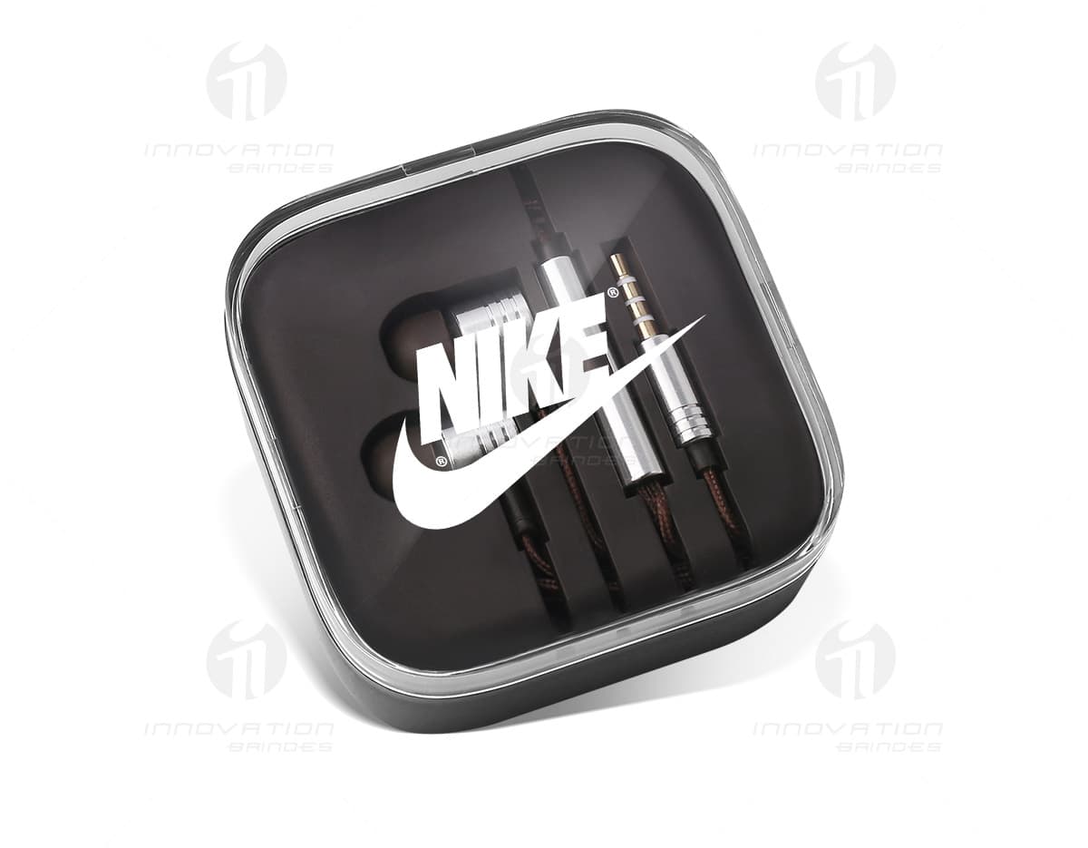 Kit com 6 porta copos em formato redondo, feitos de material resistente e com estampas coloridas de paisagens tropicais. Kit com 6 porta copos em formato redondo, feitos de material resistente e com estampas coloridas de paisagens tropicais.