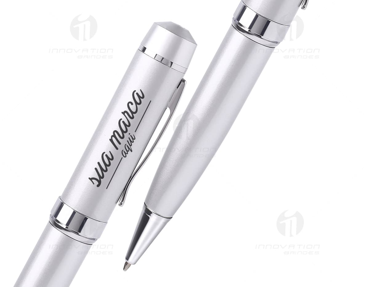 Caneta plástica esferográfica por clique. Caneta plástica esferográfica por clique.